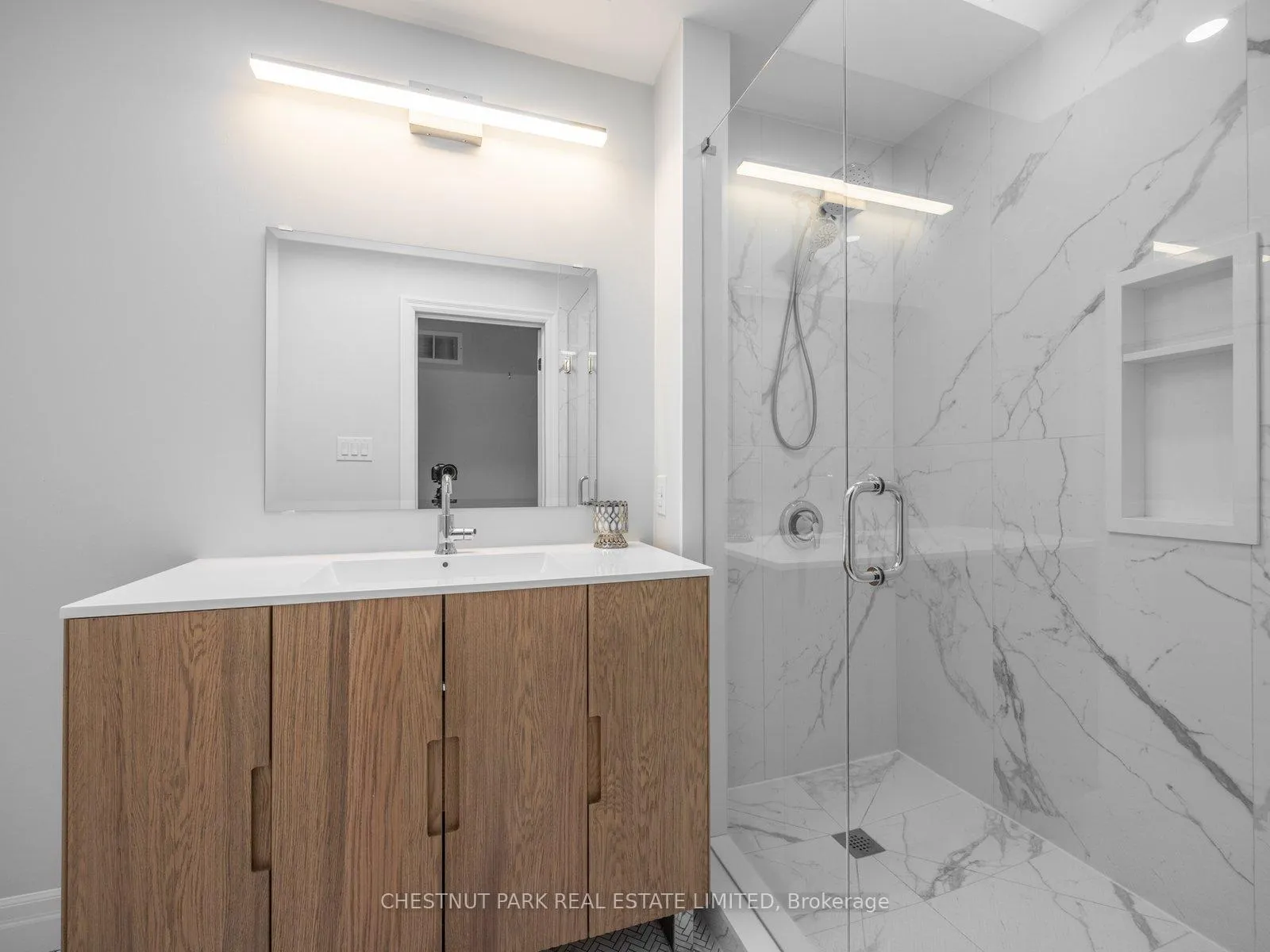 Photo 23 of 29 Glenvale Boulevard, Toronto, Leaside — HOMEH