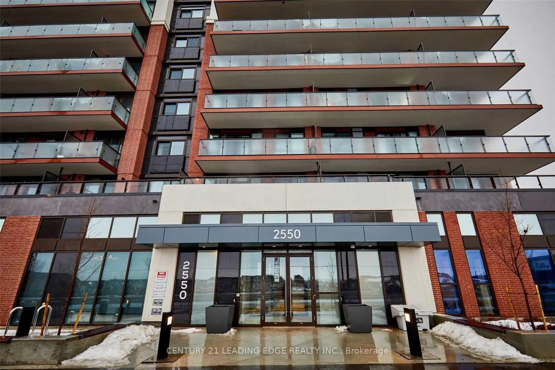 Front of Unit 1911, 2550 Simcoe Street N