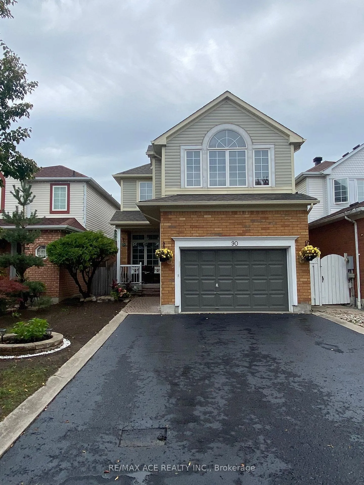 Front of Unit Bsmt, 90 Monk Crescent