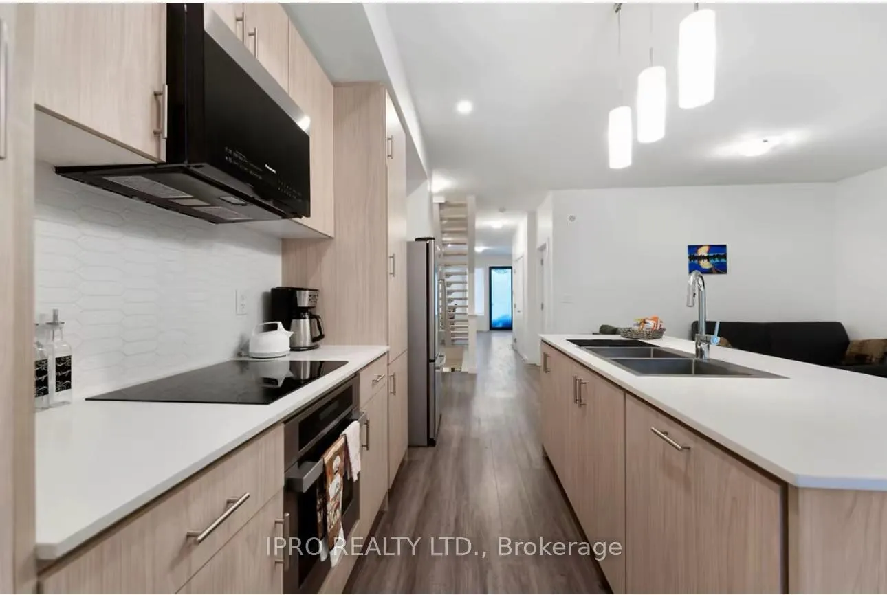 Photo 6 of 150 Athabaska Road, Barrie, Holly — HOMEH