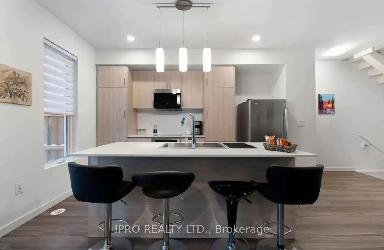Photo 8 of 150 Athabaska Road, Barrie, Holly — HOMEH
