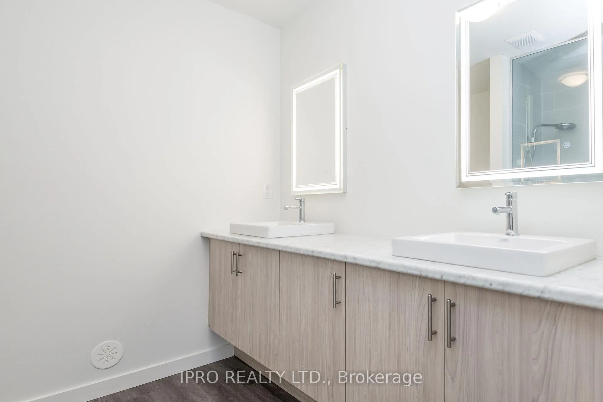 Photo 15 of 150 Athabaska Road, Barrie, Holly — HOMEH