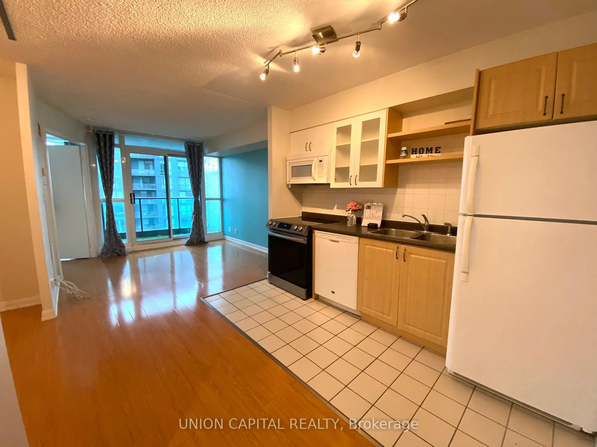 Photo 2 of Unit 2611, 600 Fleet Street, Toronto, Niagara — HOMEH