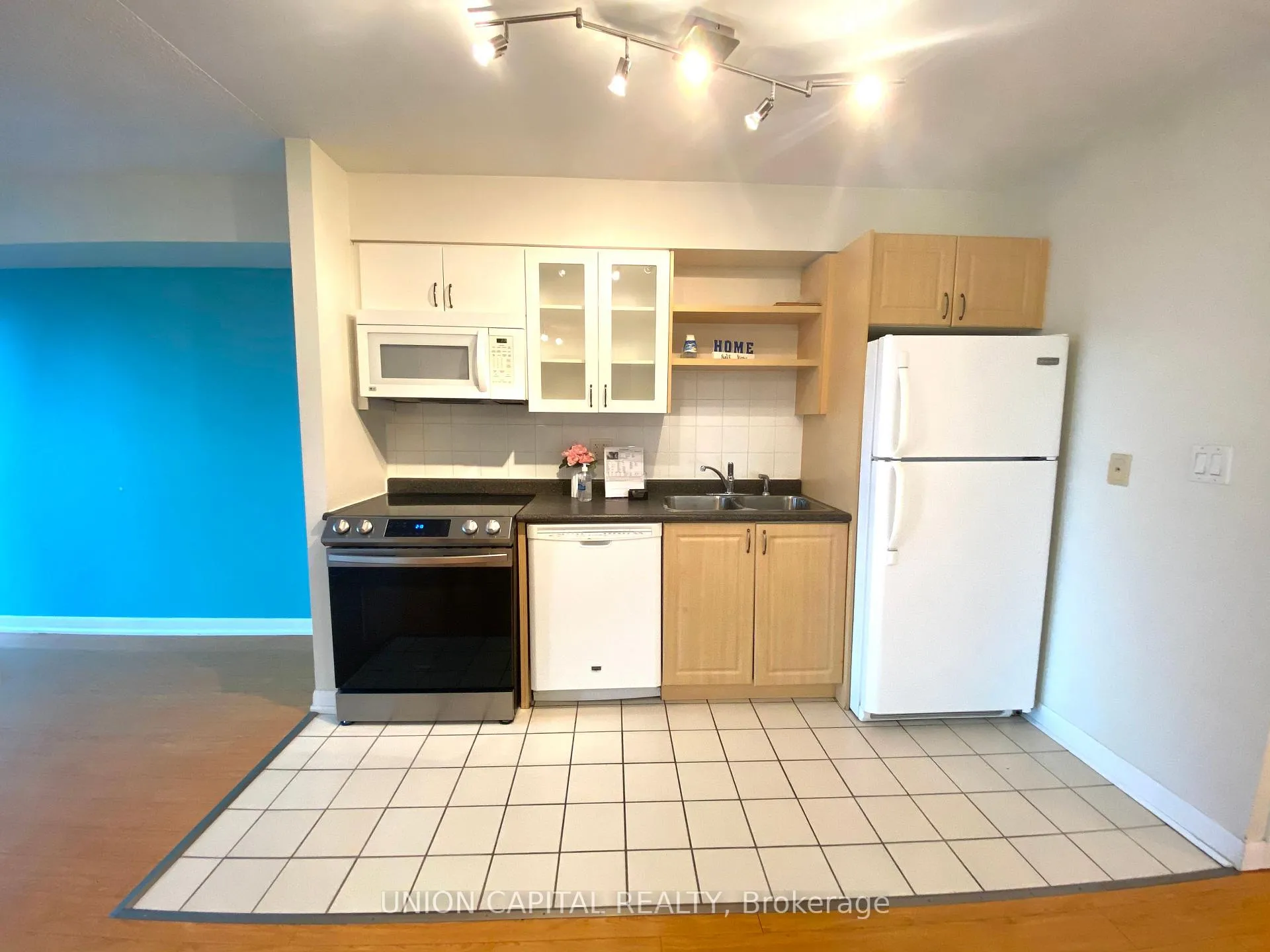 Photo 3 of Unit 2611, 600 Fleet Street, Toronto, Niagara — HOMEH