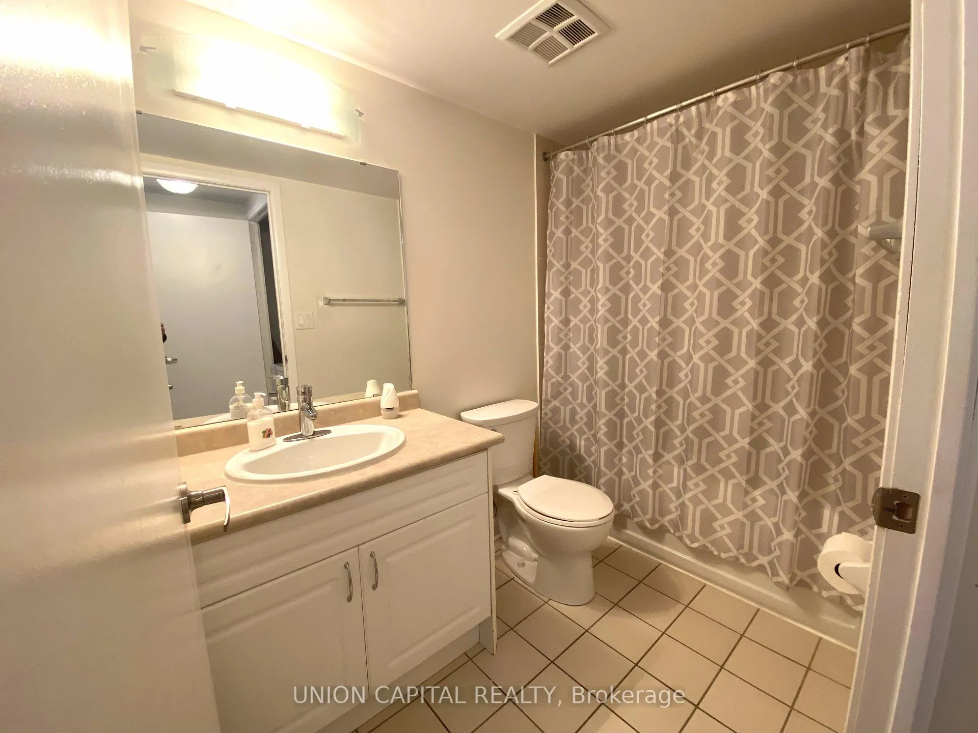 Photo 4 of Unit 2611, 600 Fleet Street, Toronto, Niagara — HOMEH