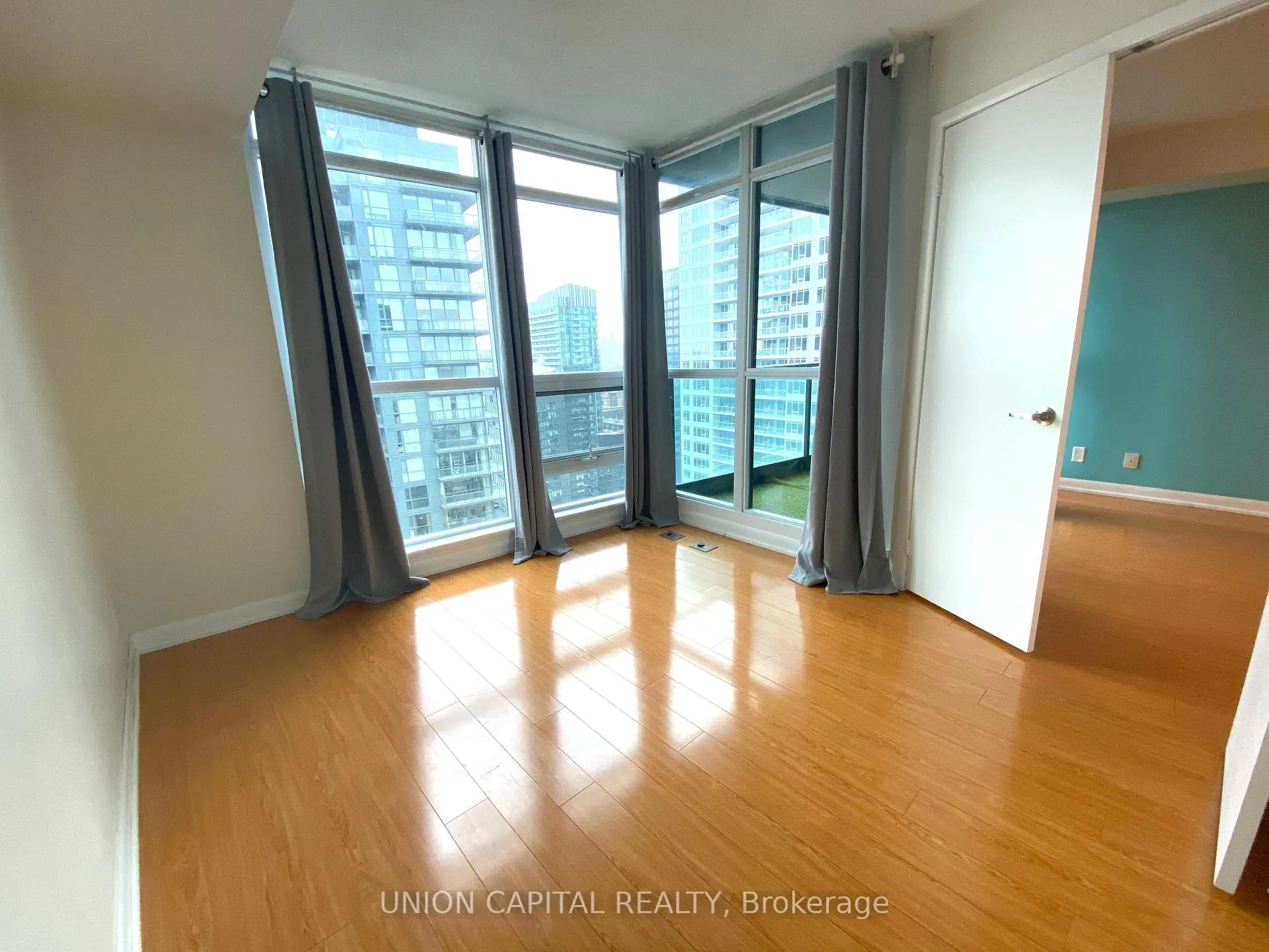 Photo 8 of Unit 2611, 600 Fleet Street, Toronto, Niagara — HOMEH