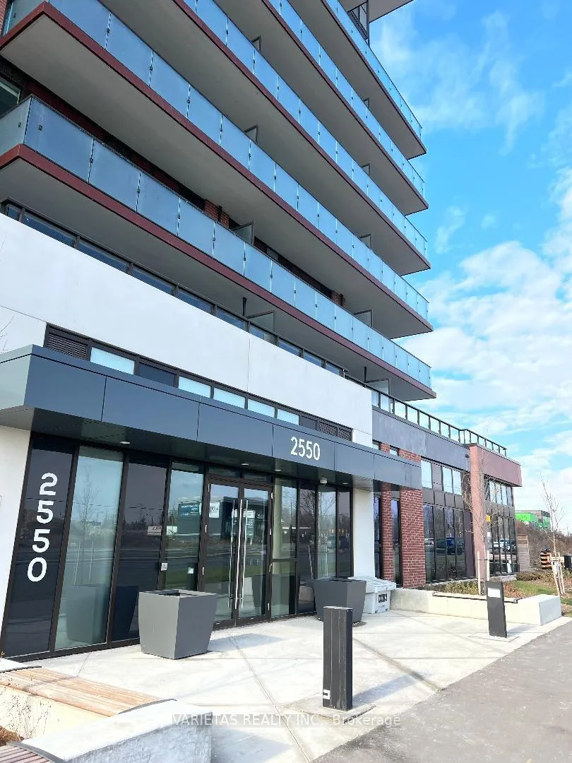 Front of Unit 1606, 2550 Simcoe Street N