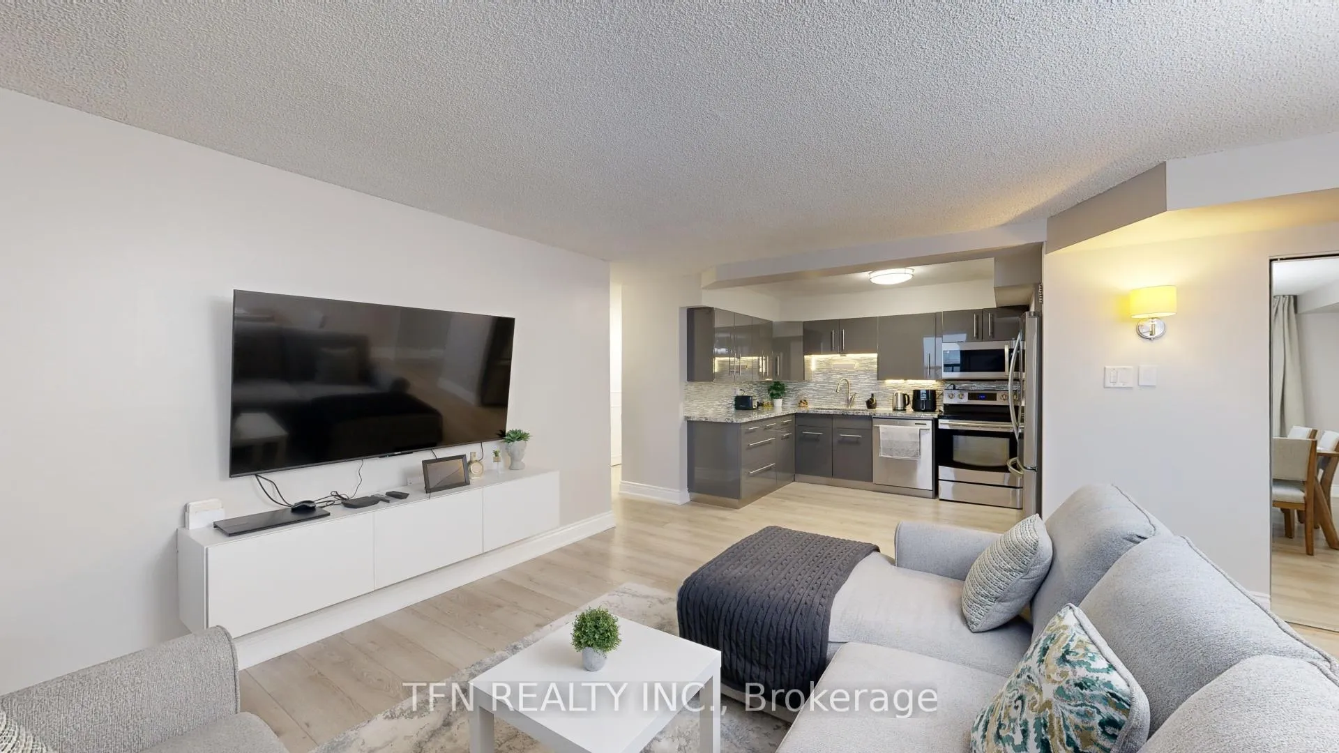 Photo 4 of Unit 1105, 60 Inverlochy Boulevard, Markham, Royal Orchard — HOMEH