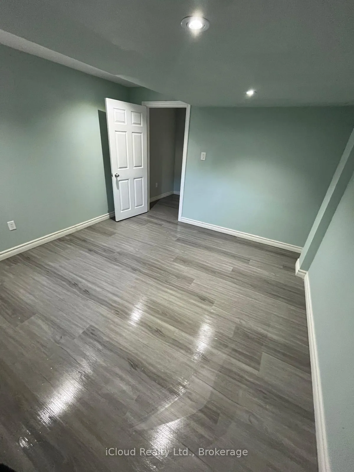 Photo 6 of 4 Cantwell Crescent, Ajax, Northeast Ajax — HOMEH