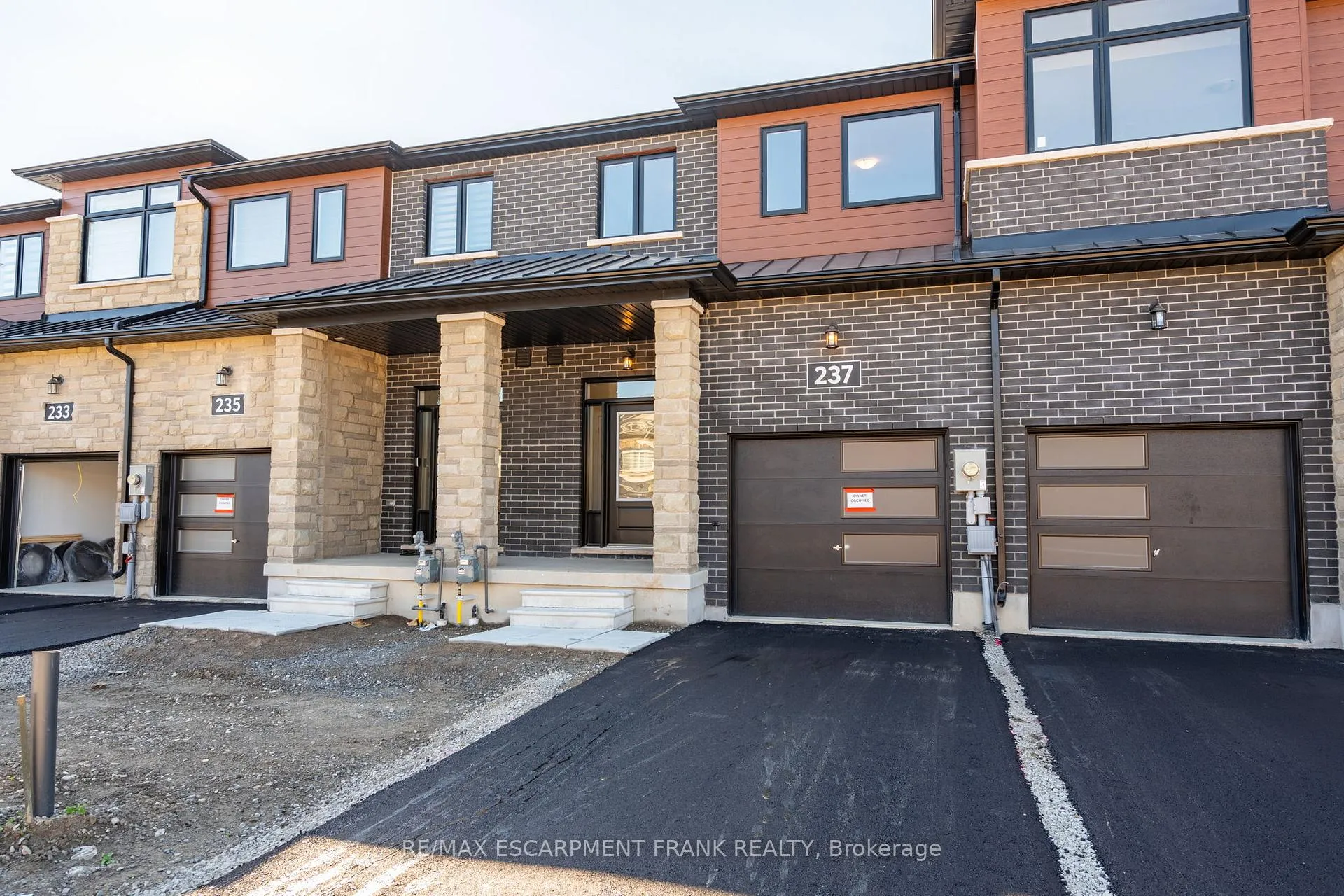 Photo 2 of 237 Lormont Boulevard, Hamilton, Stoney Creek Mountain — HOMEH