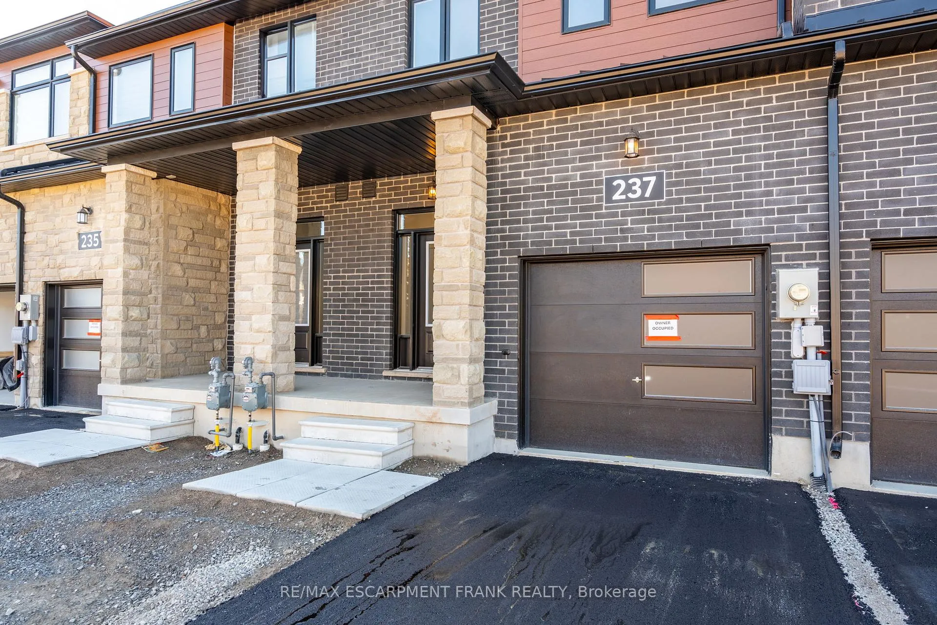Photo 3 of 237 Lormont Boulevard, Hamilton, Stoney Creek Mountain — HOMEH