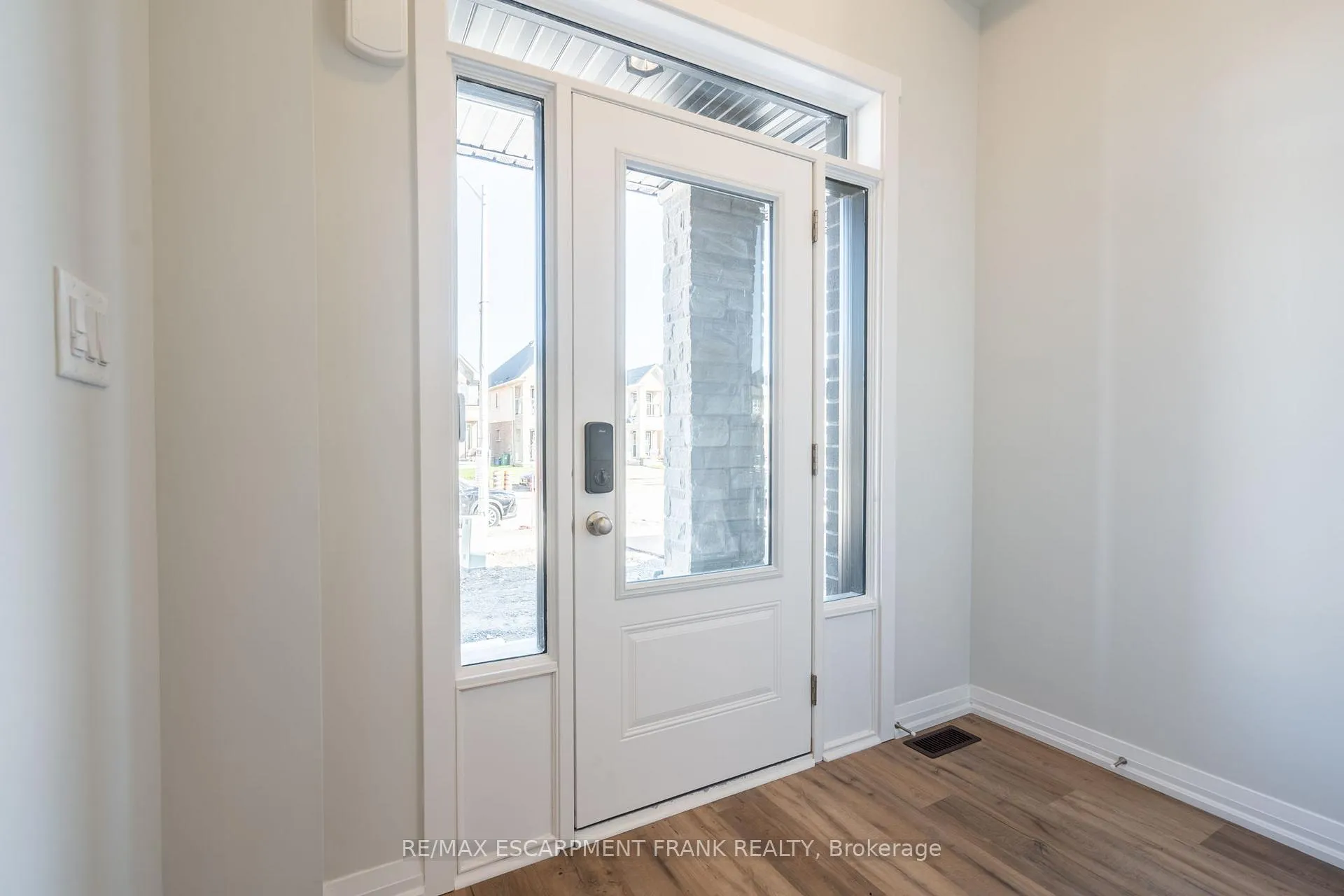Photo 4 of 237 Lormont Boulevard, Hamilton, Stoney Creek Mountain — HOMEH