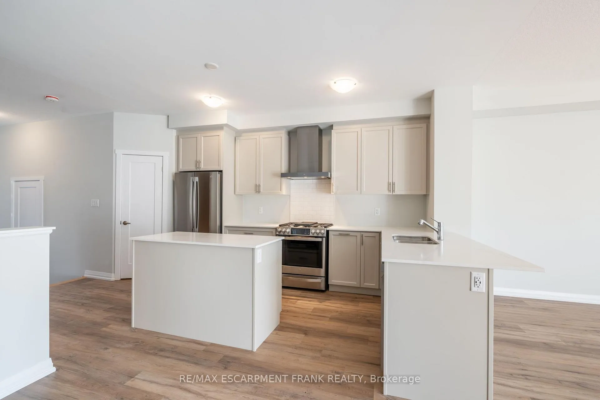 Photo 14 of 237 Lormont Boulevard, Hamilton, Stoney Creek Mountain — HOMEH