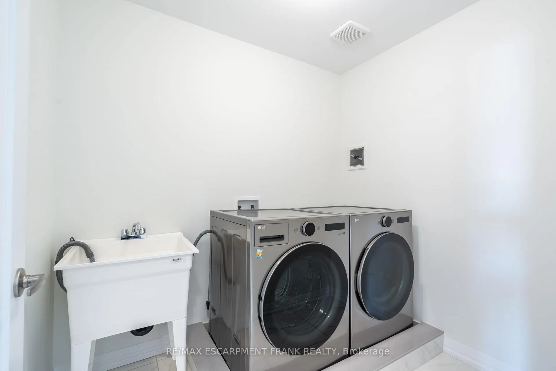 Photo 28 of 237 Lormont Boulevard, Hamilton, Stoney Creek Mountain — HOMEH