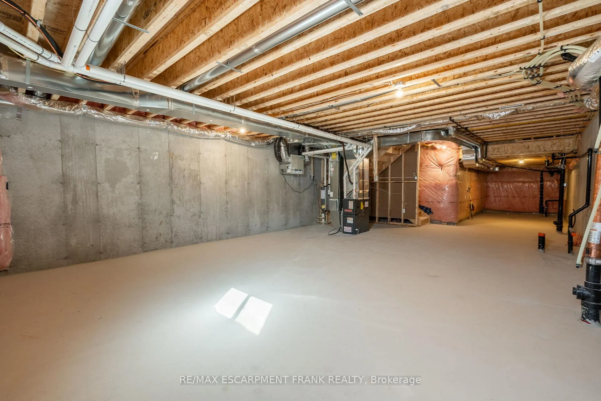 Photo 42 of 237 Lormont Boulevard, Hamilton, Stoney Creek Mountain — HOMEH