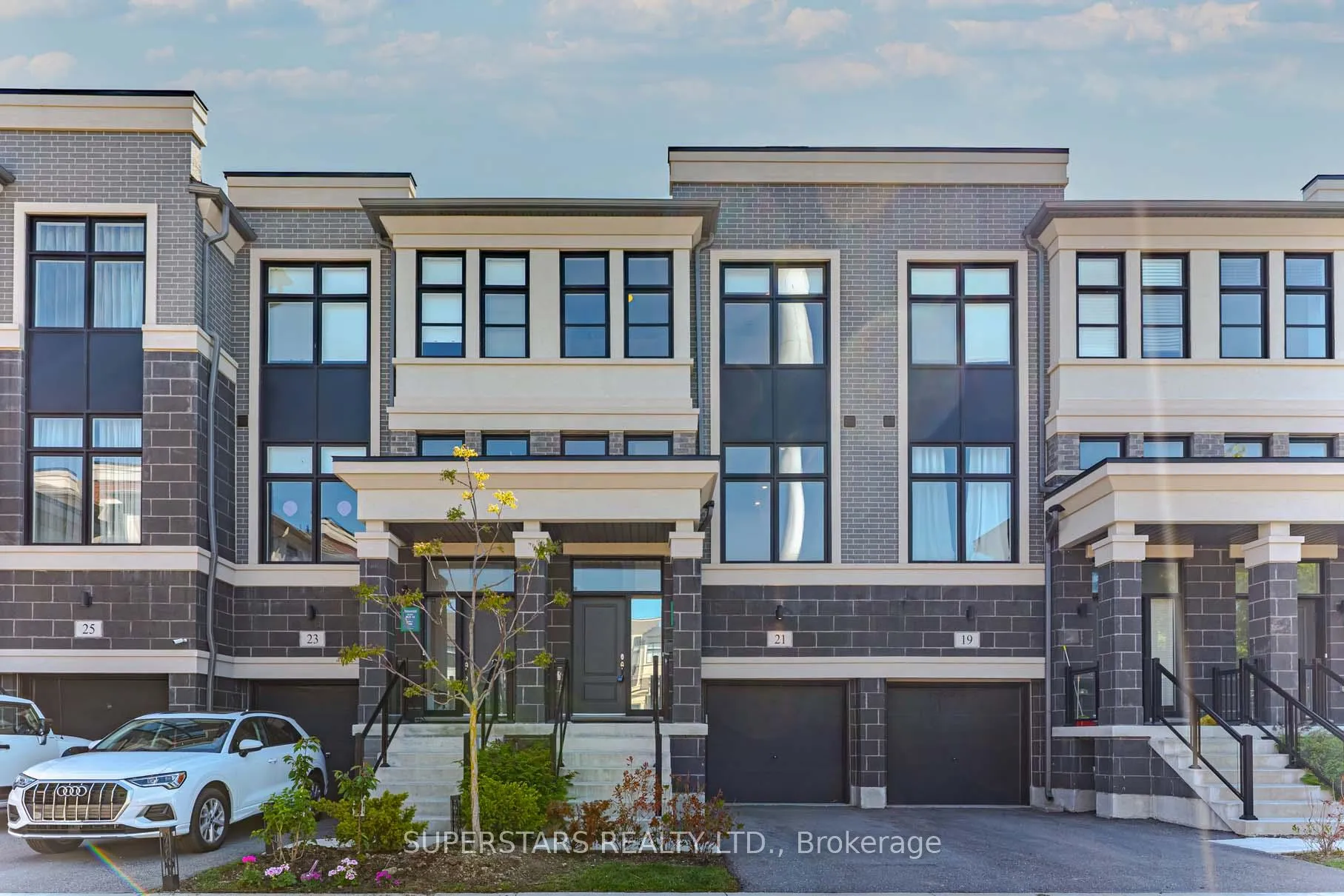Front of 21 Armillo Place