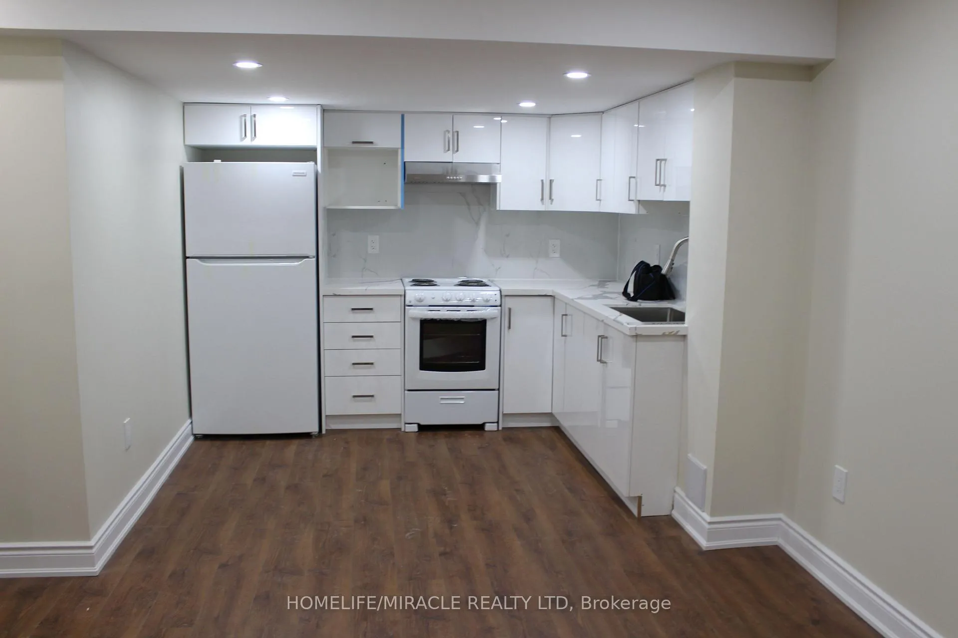 Photo 1 of Unit b, 323 Falling Green Crescent, Kitchener — HOMEH