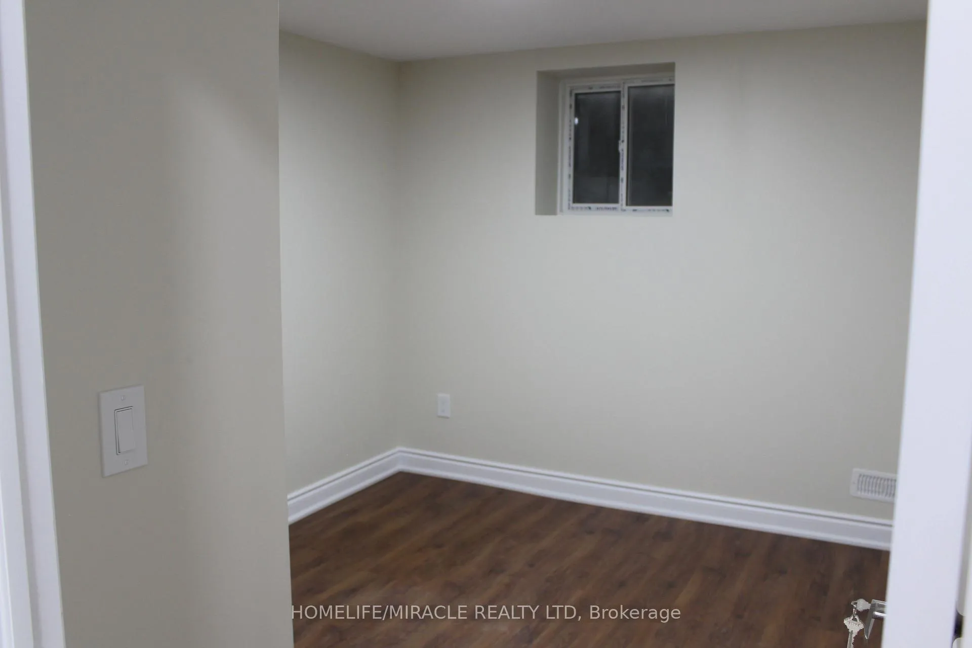 Photo 6 of Unit b, 323 Falling Green Crescent, Kitchener — HOMEH