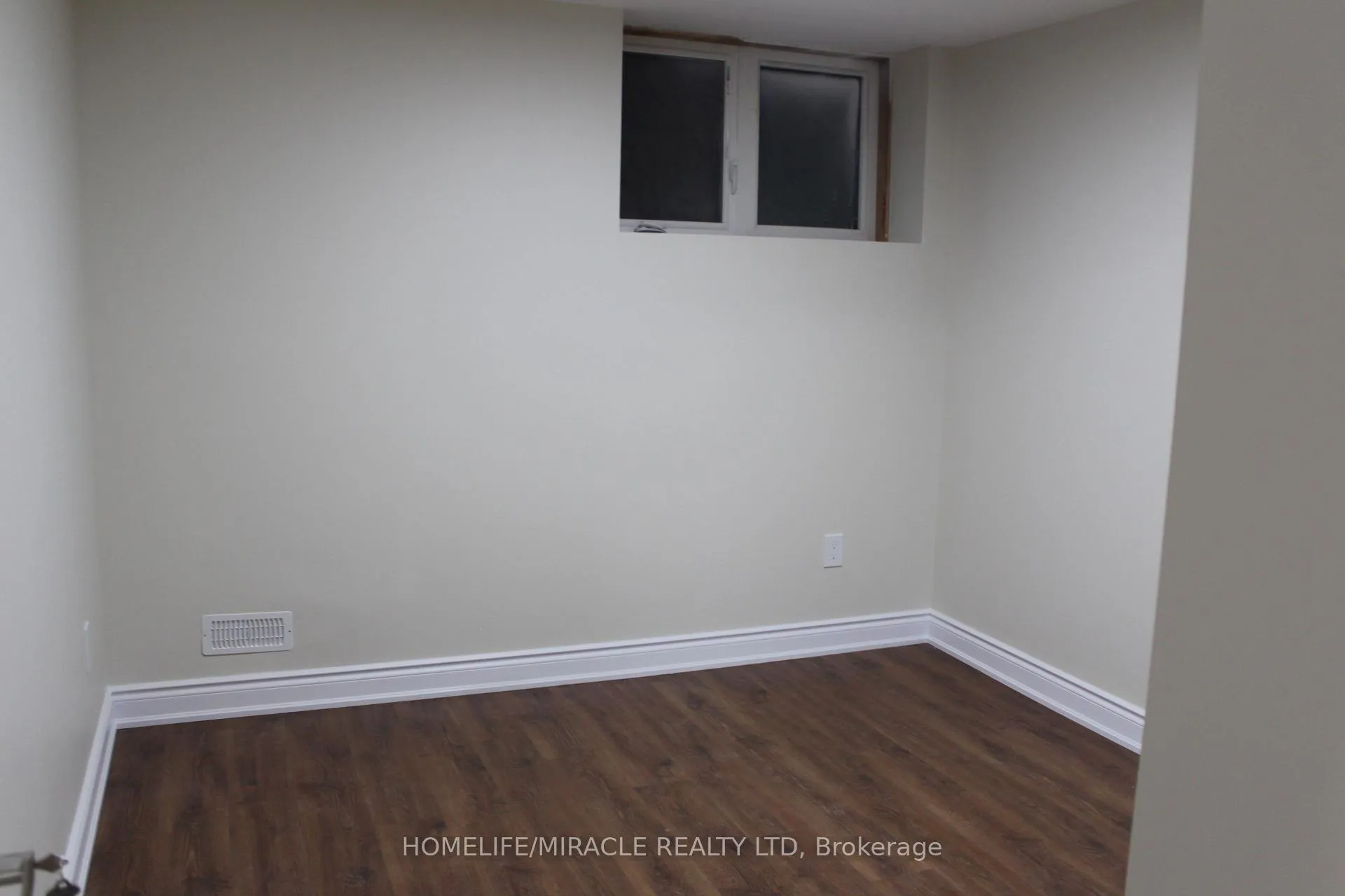 Photo 7 of Unit b, 323 Falling Green Crescent, Kitchener — HOMEH