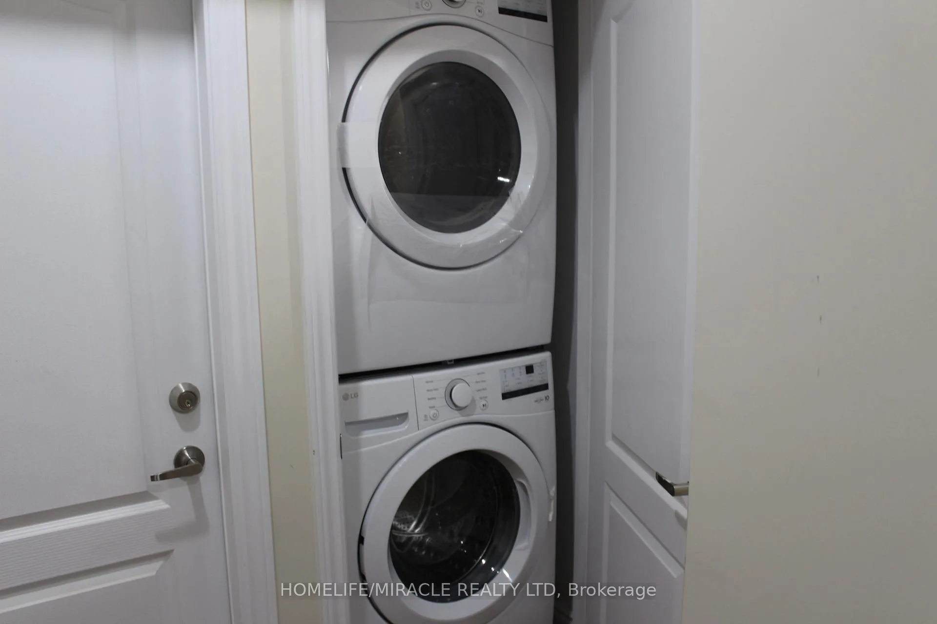 Photo 9 of Unit b, 323 Falling Green Crescent, Kitchener — HOMEH