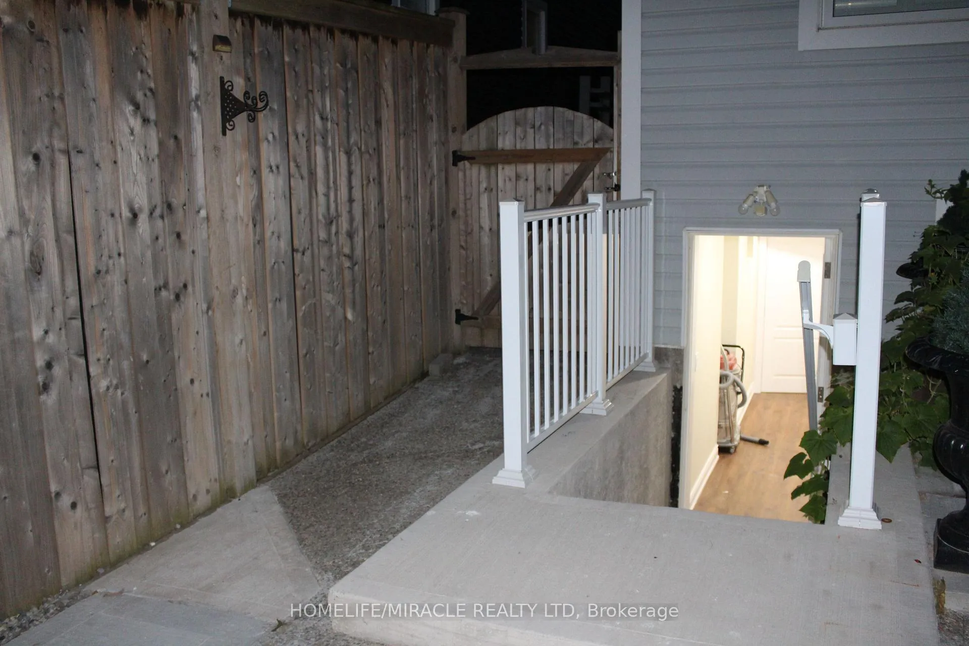 Photo 10 of Unit b, 323 Falling Green Crescent, Kitchener — HOMEH