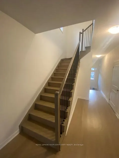 Photo 8 of 92 Phoenix Boulevard, Barrie, Painswick South — HOMEH