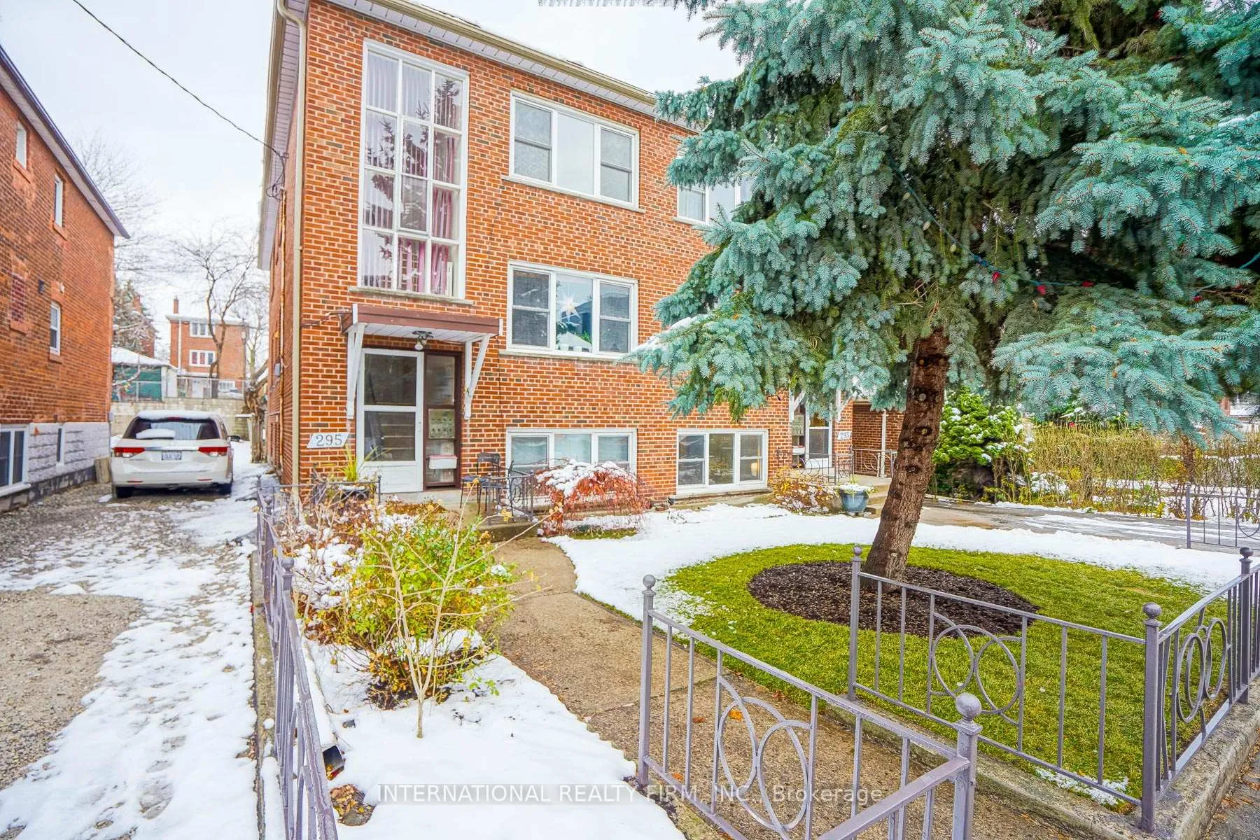 Front of Unit 3, 295 Indian Grve