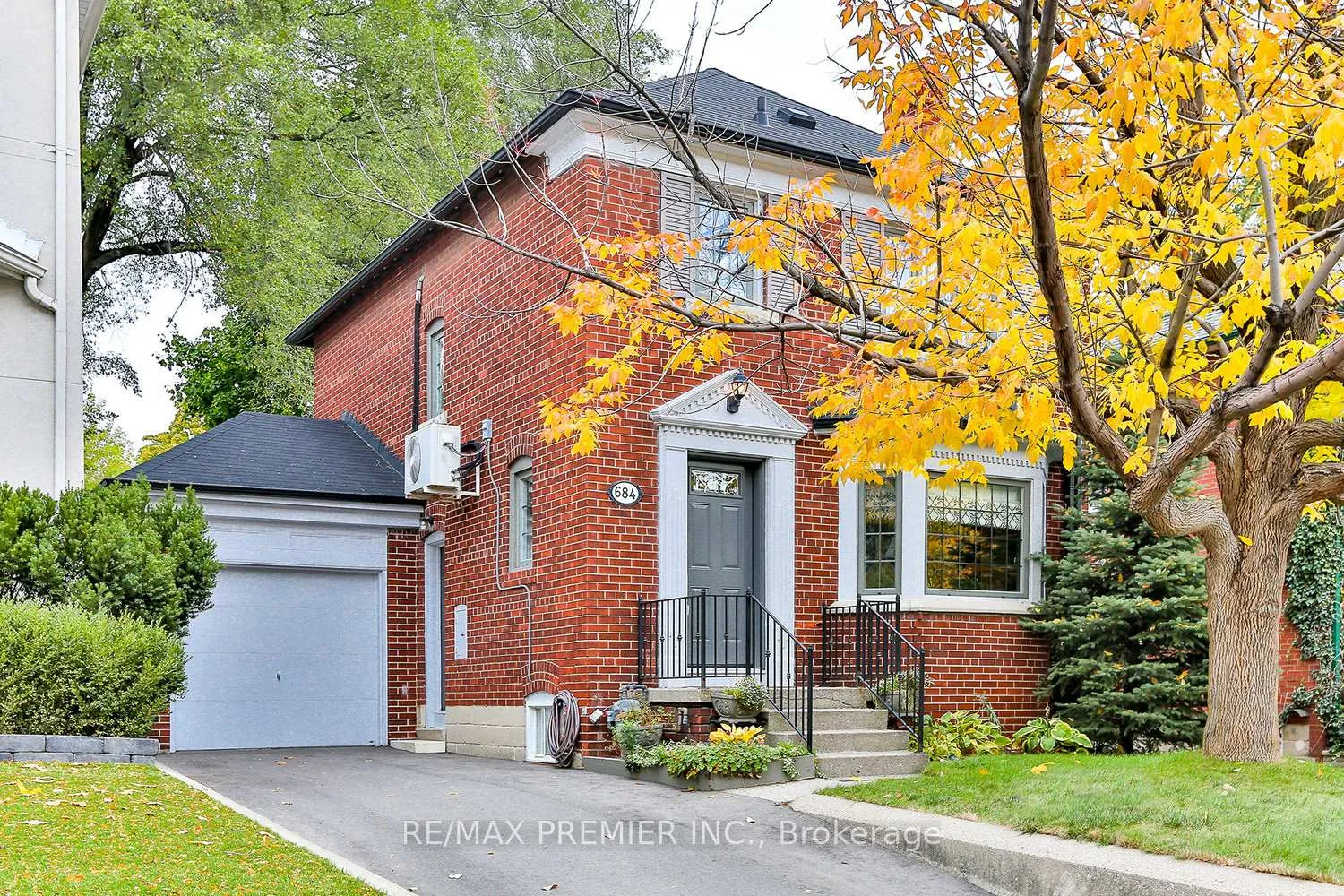 Photo 1 of 684 Eglinton Avenue E, Toronto, Leaside — HOMEH