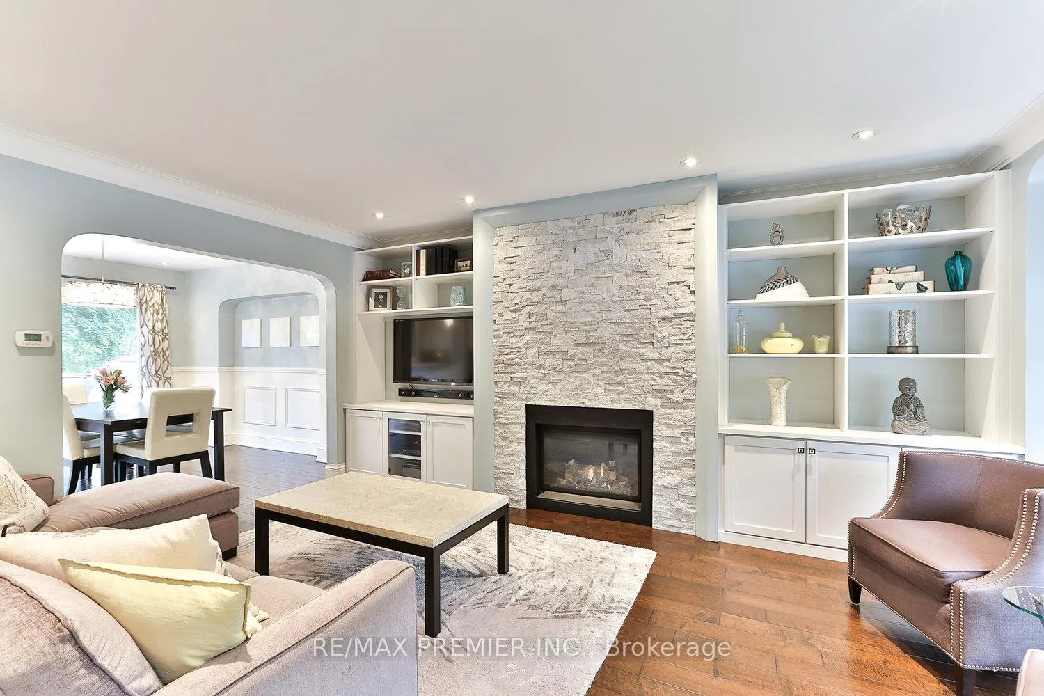 Photo 3 of 684 Eglinton Avenue E, Toronto, Leaside — HOMEH