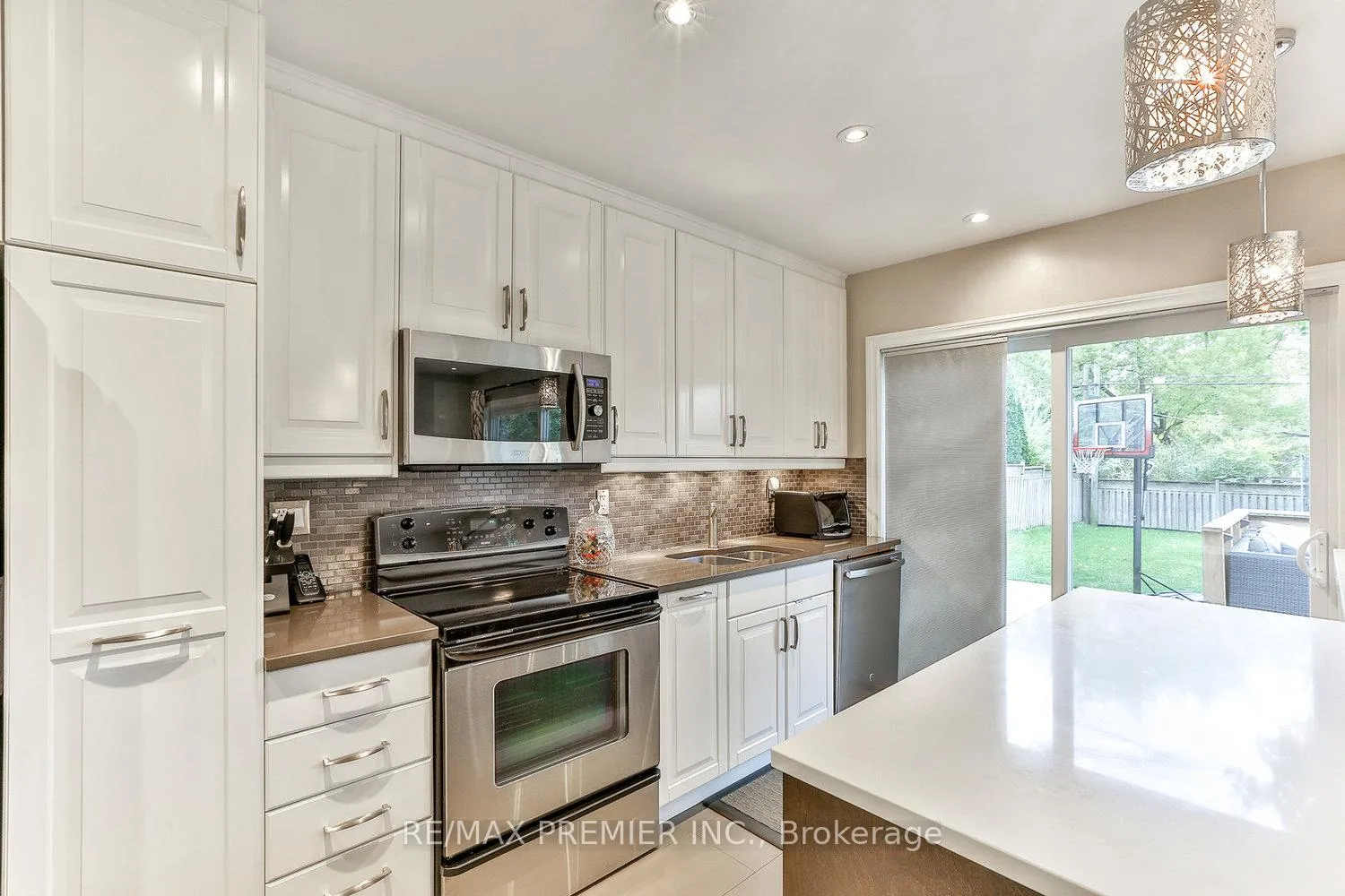 Photo 9 of 684 Eglinton Avenue E, Toronto, Leaside — HOMEH