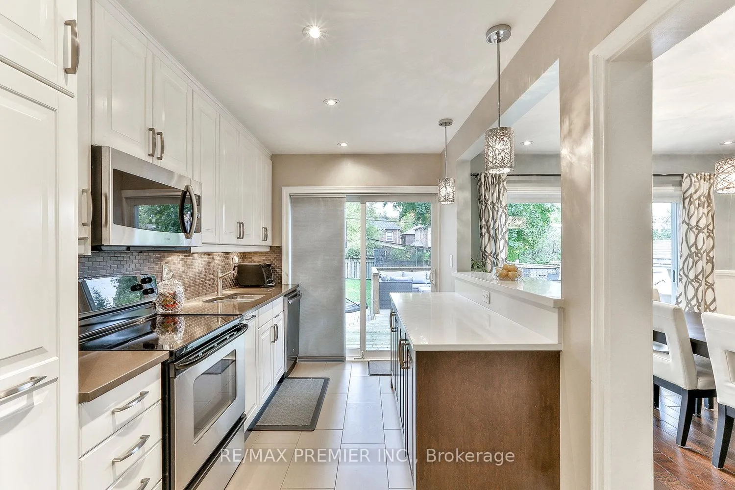 Photo 10 of 684 Eglinton Avenue E, Toronto, Leaside — HOMEH