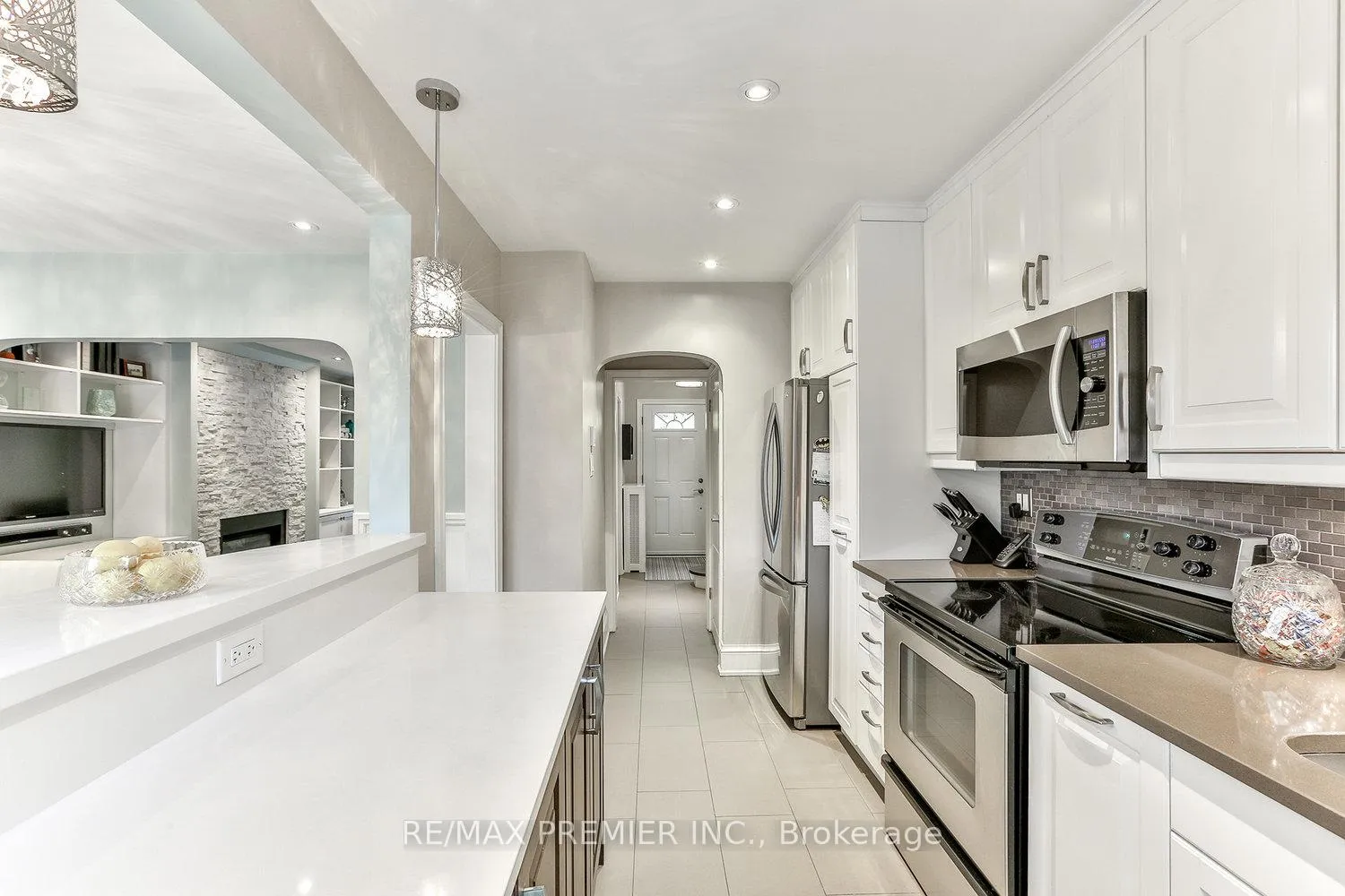 Photo 13 of 684 Eglinton Avenue E, Toronto, Leaside — HOMEH