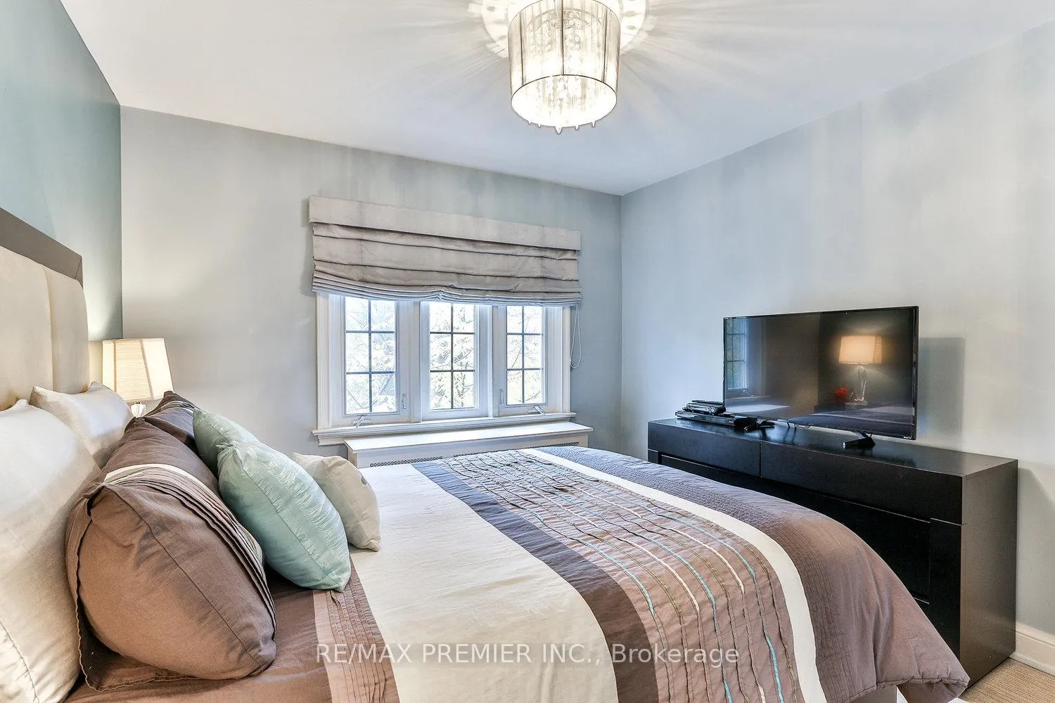Photo 21 of 684 Eglinton Avenue E, Toronto, Leaside — HOMEH