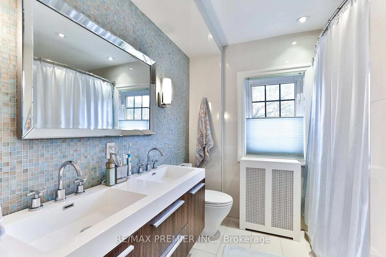 Photo 24 of 684 Eglinton Avenue E, Toronto, Leaside — HOMEH
