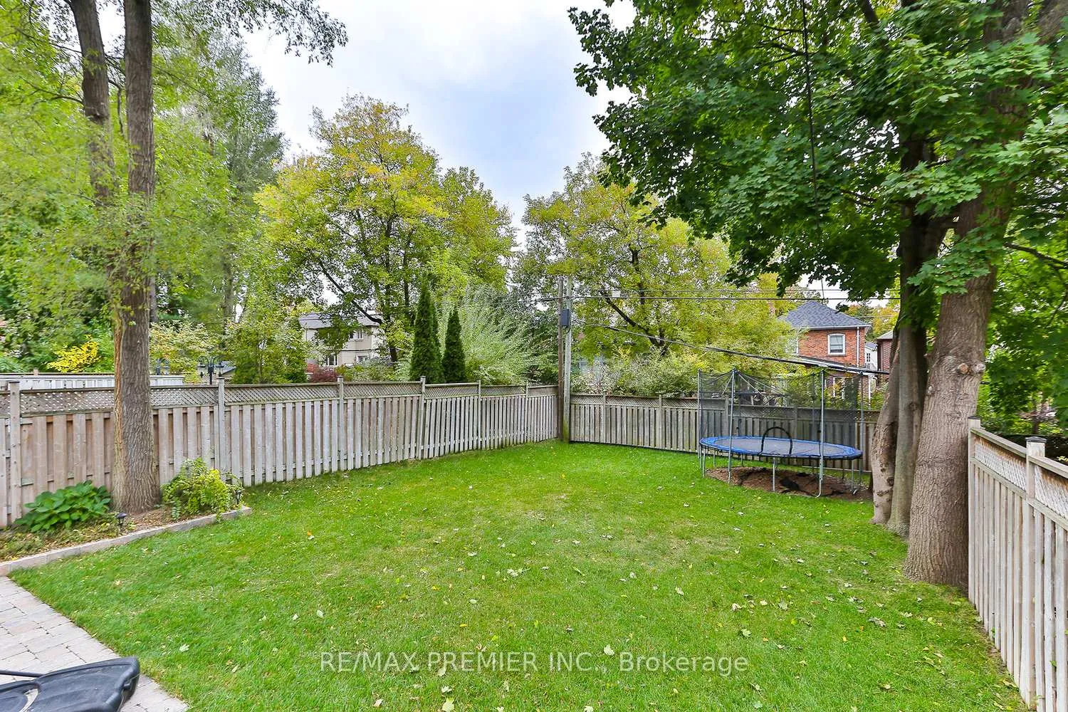 Photo 30 of 684 Eglinton Avenue E, Toronto, Leaside — HOMEH