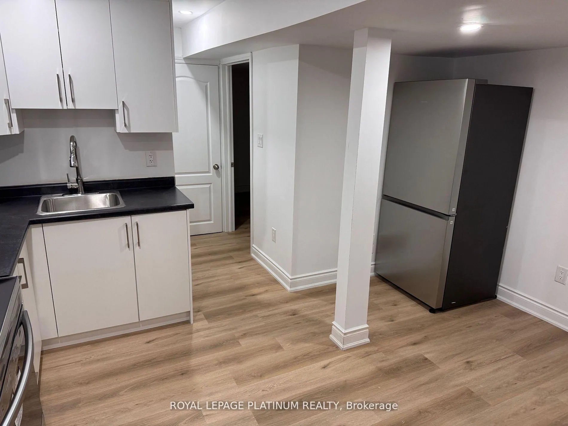 Photo 11 of 617 Windflower Crescent, Kitchener — HOMEH