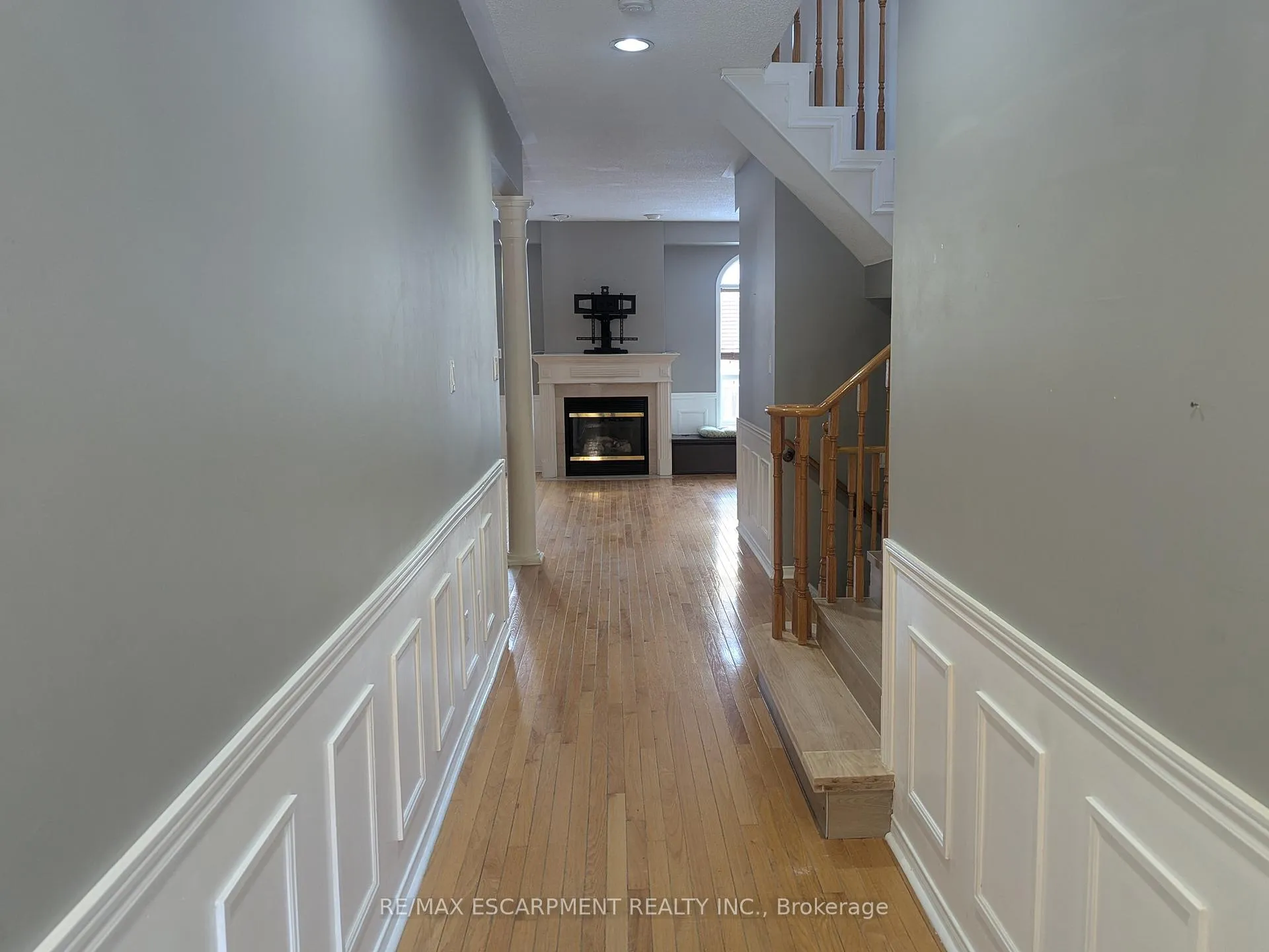 Photo 4 of 19 Stevenson Street, Hamilton, Ancaster — HOMEH