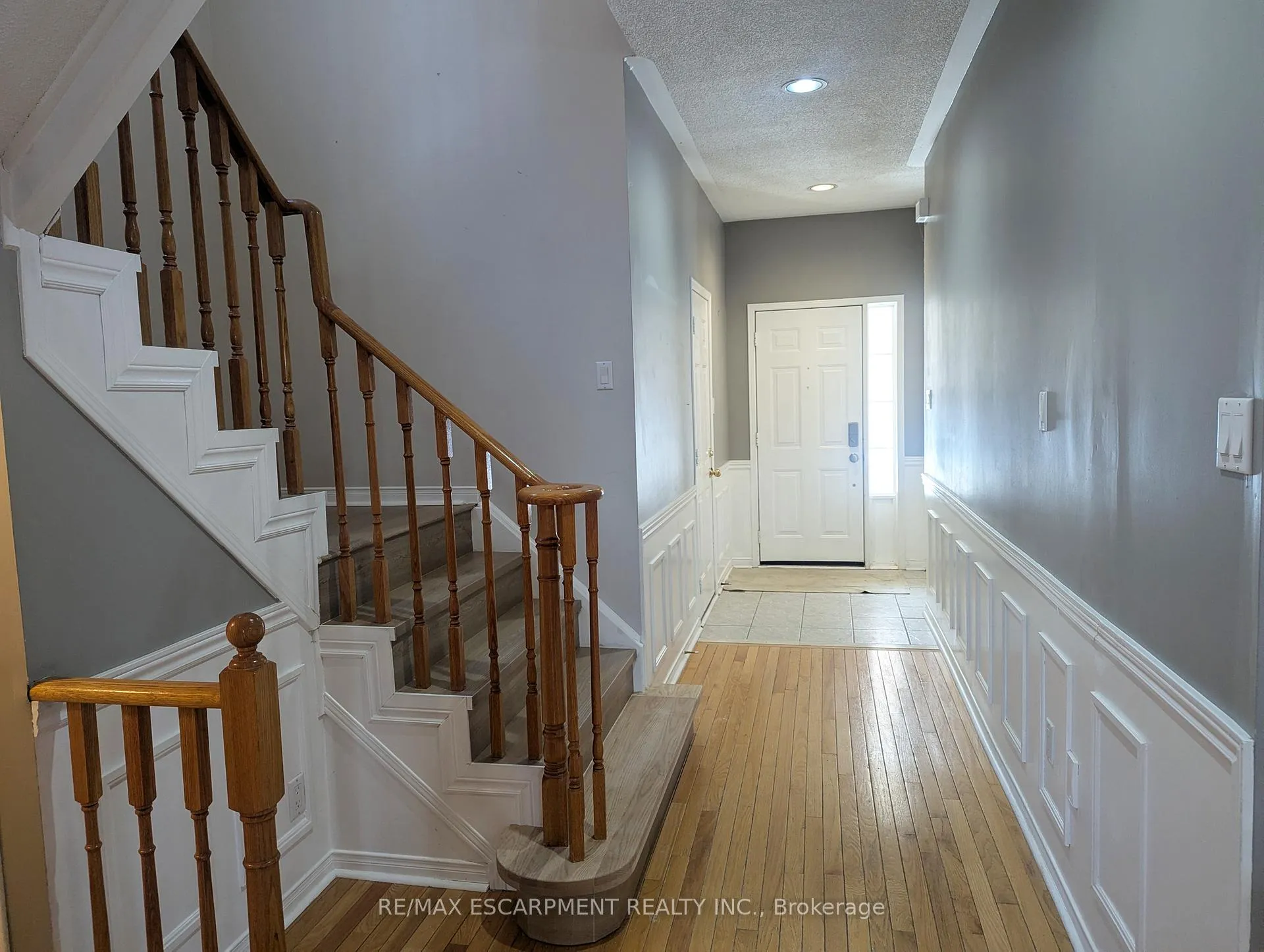 Photo 5 of 19 Stevenson Street, Hamilton, Ancaster — HOMEH