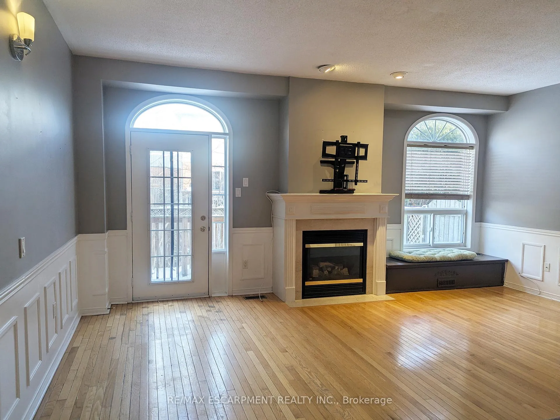 Photo 9 of 19 Stevenson Street, Hamilton, Ancaster — HOMEH