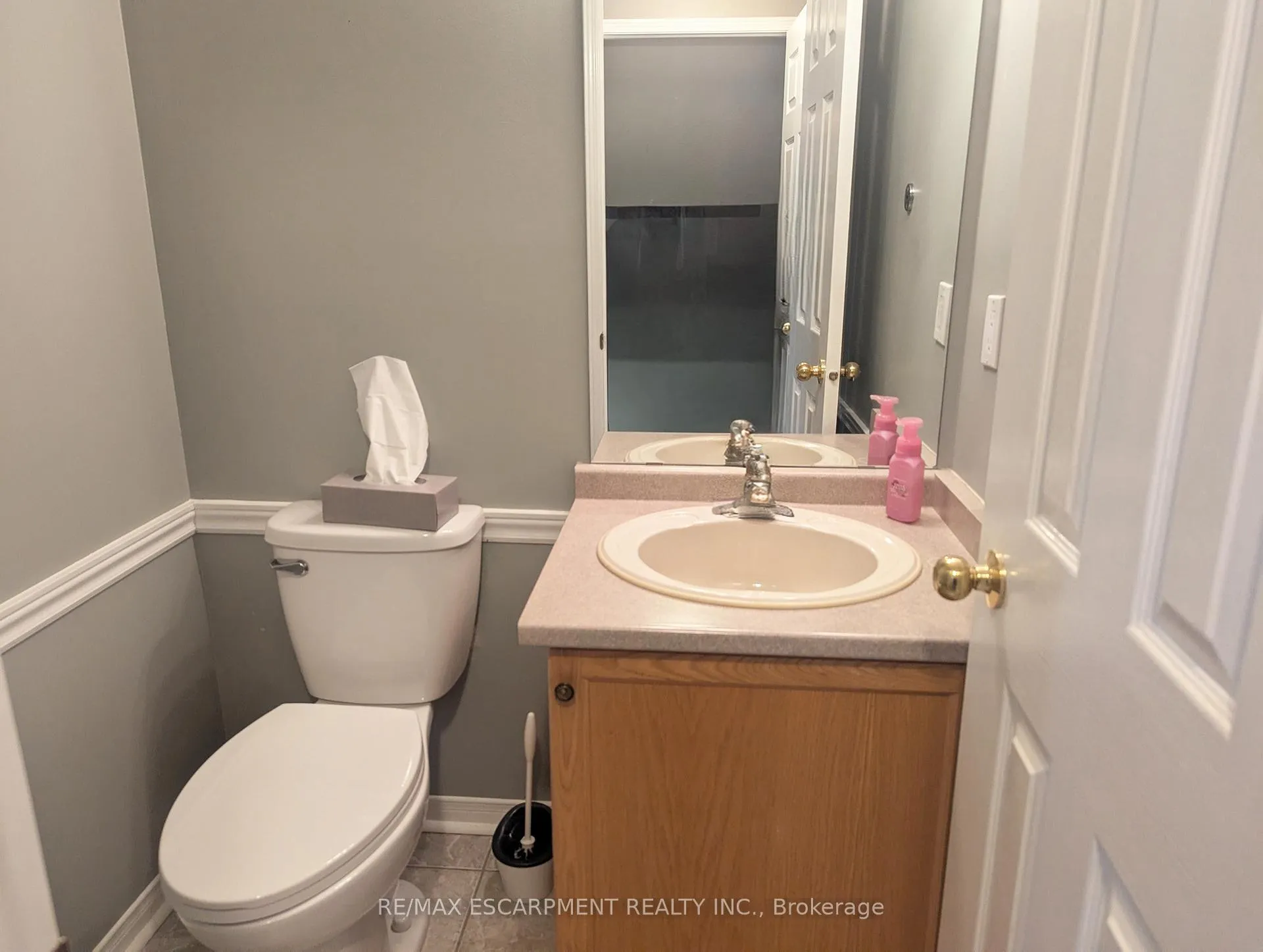 Photo 11 of 19 Stevenson Street, Hamilton, Ancaster — HOMEH
