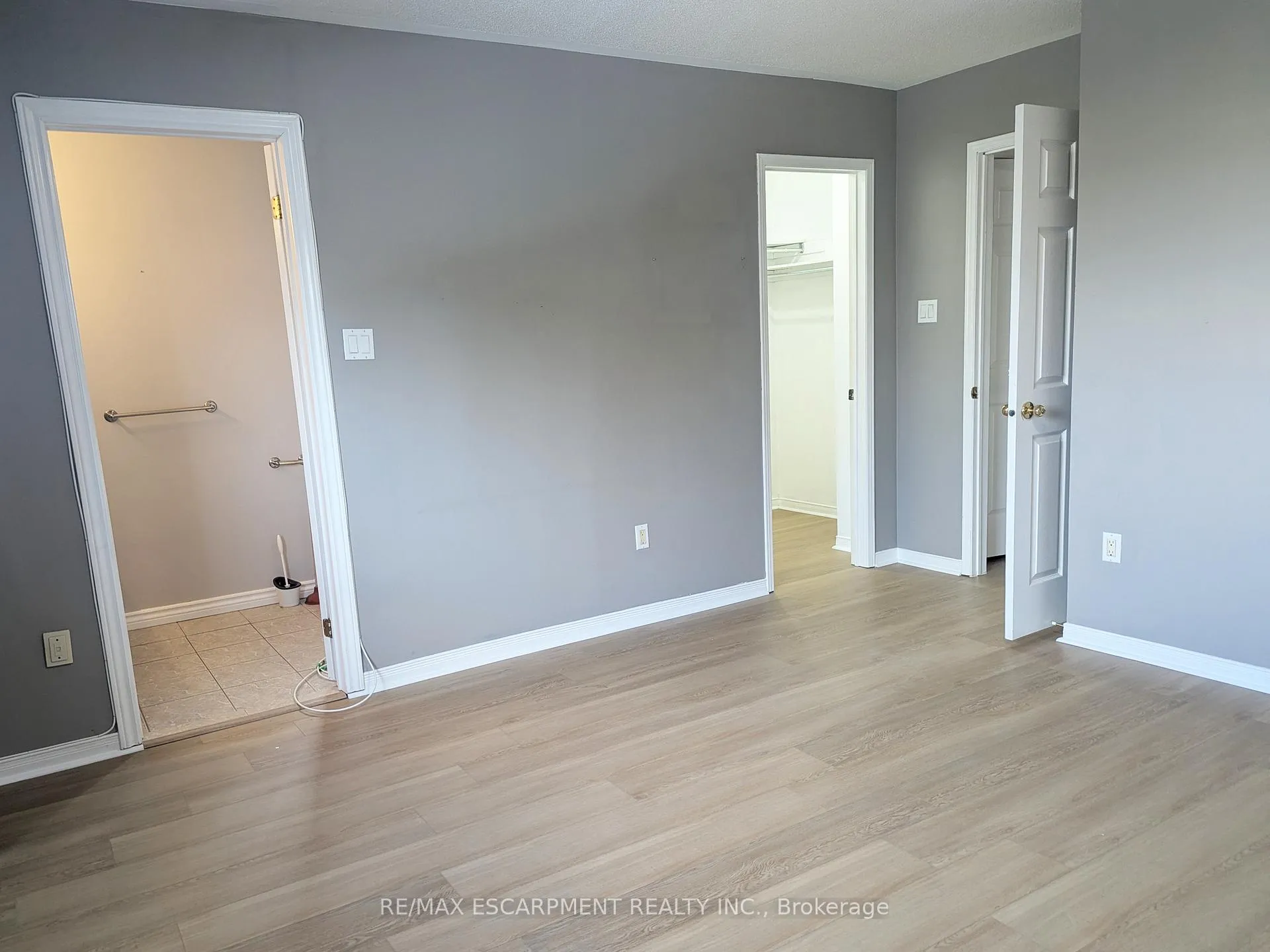 Photo 13 of 19 Stevenson Street, Hamilton, Ancaster — HOMEH