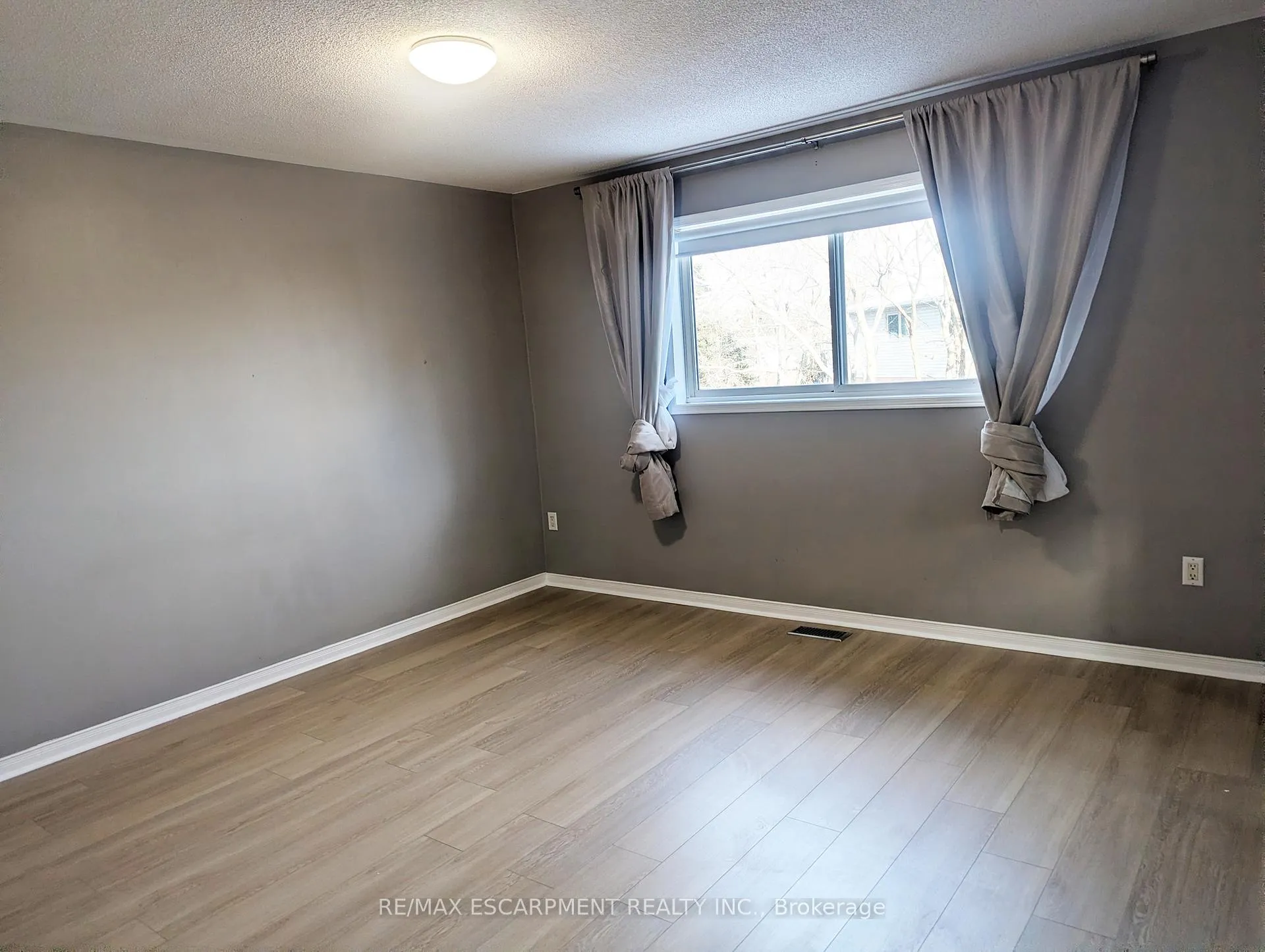Photo 14 of 19 Stevenson Street, Hamilton, Ancaster — HOMEH