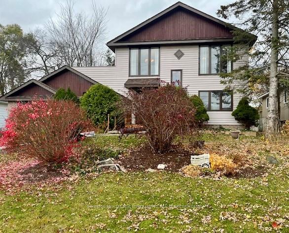 Photo 2 of 625 Queen Street, Gananoque — HOMEH