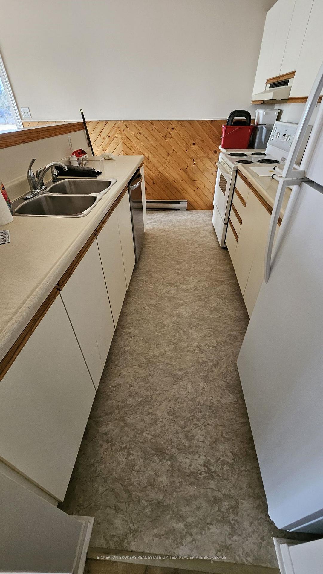Photo 11 of 625 Queen Street, Gananoque — HOMEH