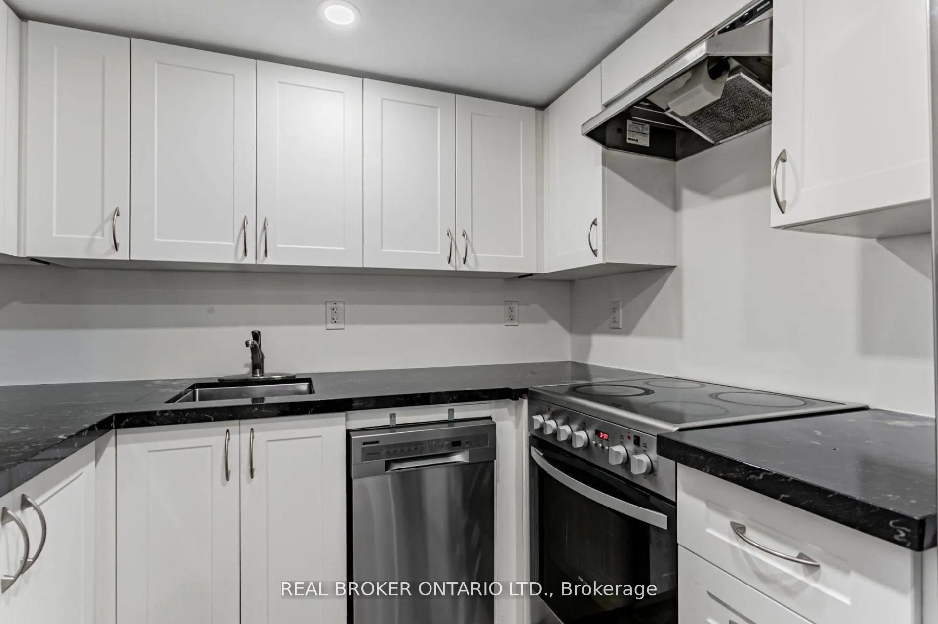 Photo 5 of Unit C, 1088 Avenue Road, Toronto, Lawrence Park South — HOMEH