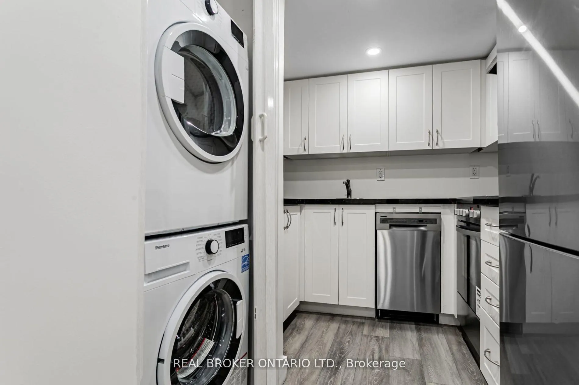 Photo 6 of Unit C, 1088 Avenue Road, Toronto, Lawrence Park South — HOMEH