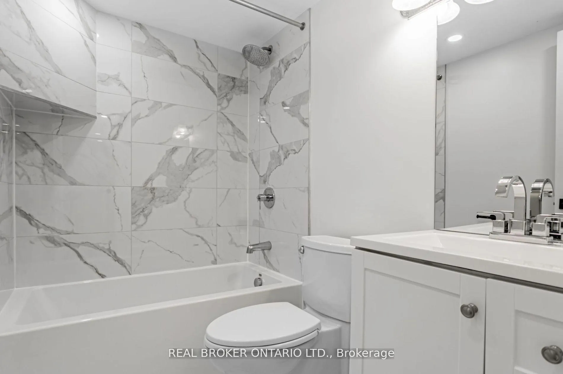 Photo 10 of Unit C, 1088 Avenue Road, Toronto, Lawrence Park South — HOMEH