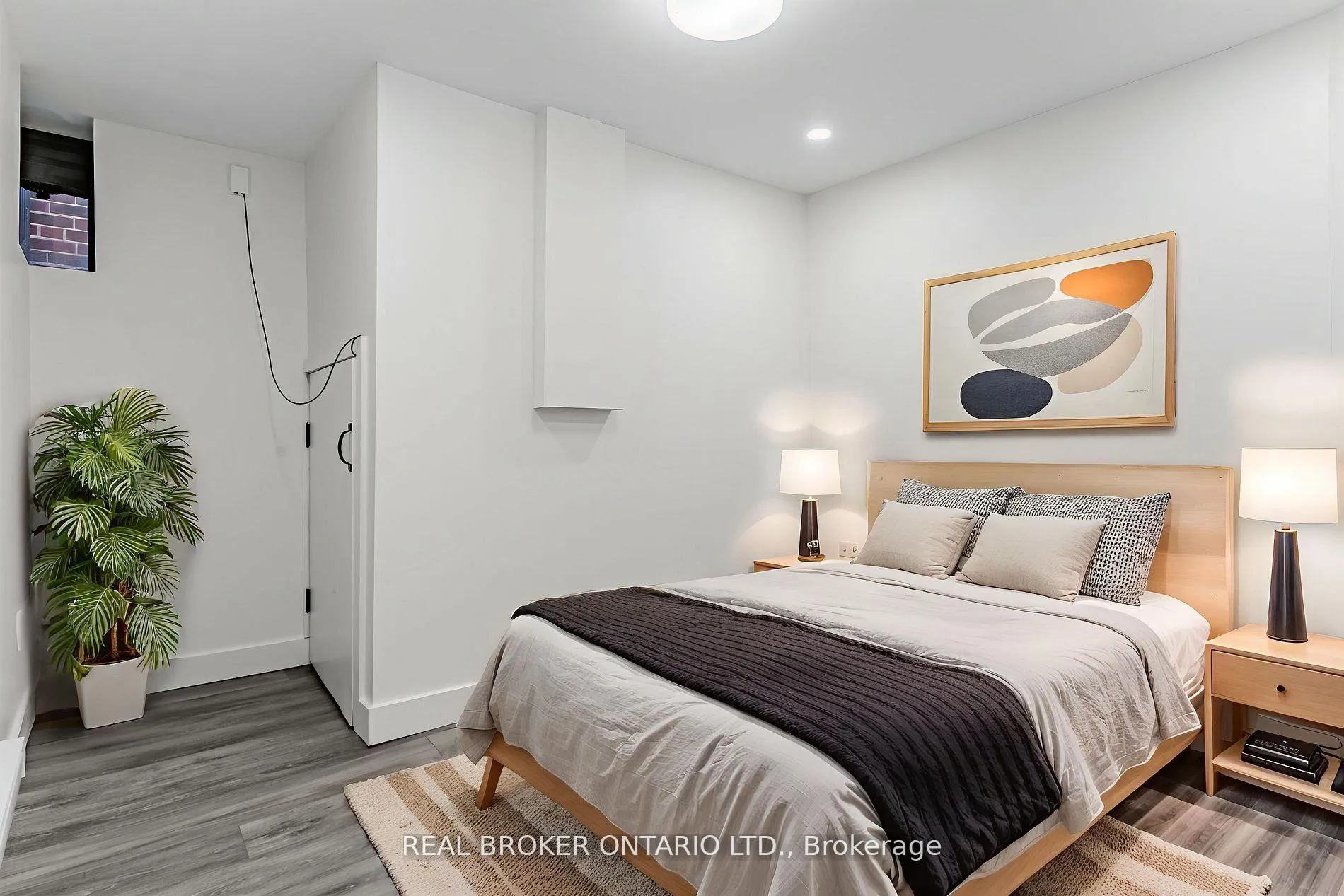 Photo 11 of Unit C, 1088 Avenue Road, Toronto, Lawrence Park South — HOMEH