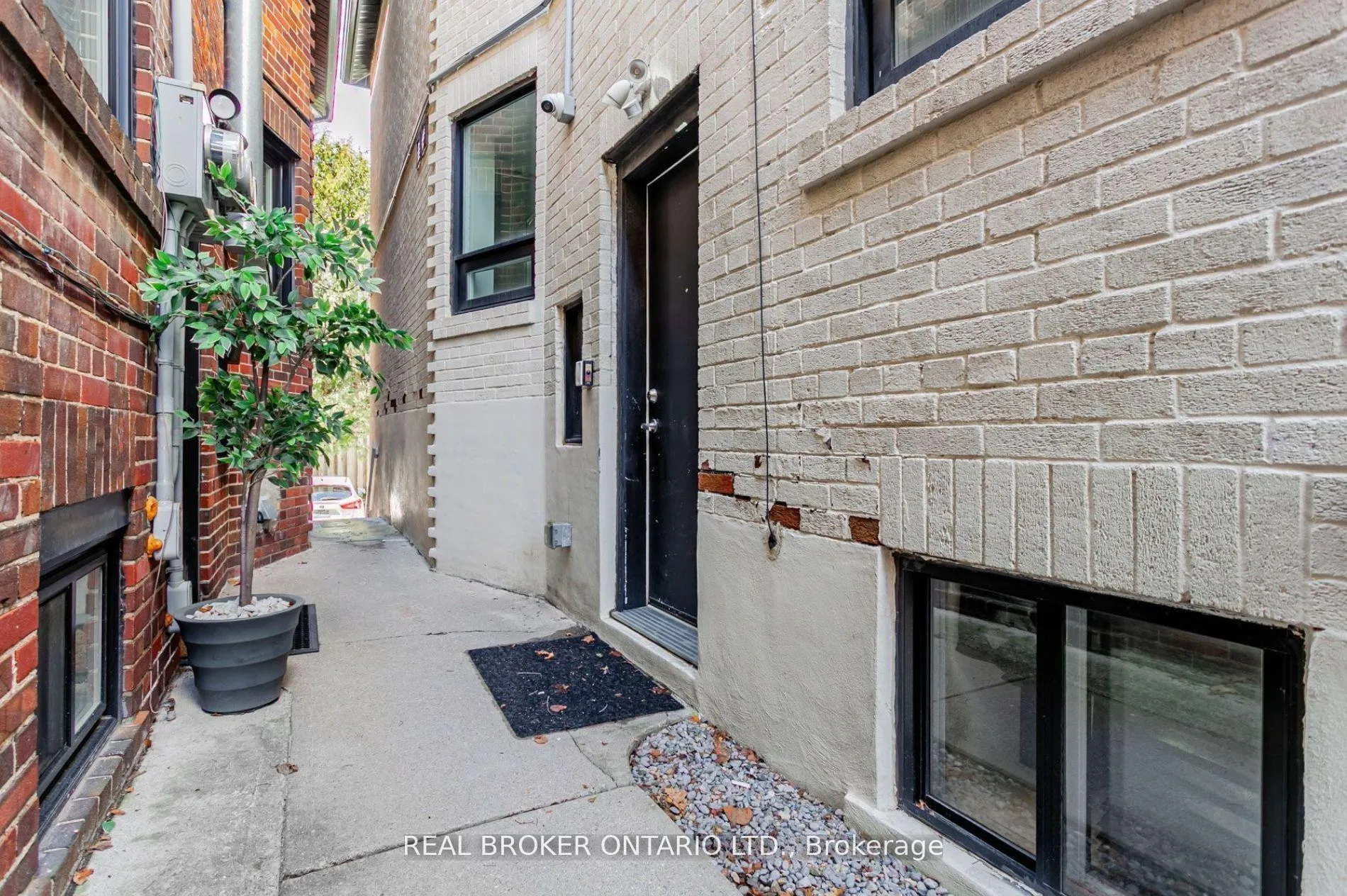 Photo 14 of Unit C, 1088 Avenue Road, Toronto, Lawrence Park South — HOMEH