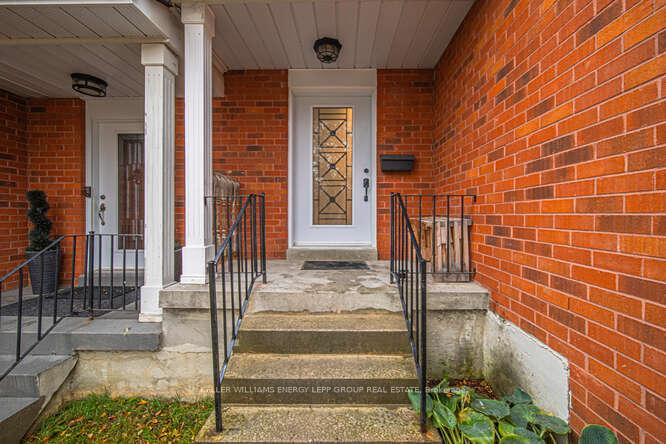 Photo 6 of 60 Galbraith Court, Clarington, Bowmanville — HOMEH